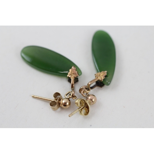 19 - 9ct gold nephrite drop earrings 2.2g