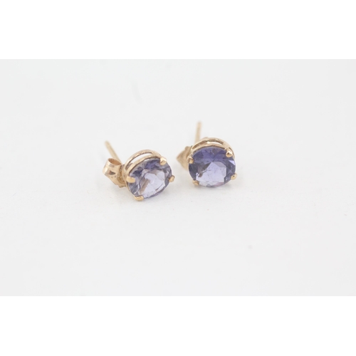 203 - 9ct gold iolite single stone stud earrings 0.6g