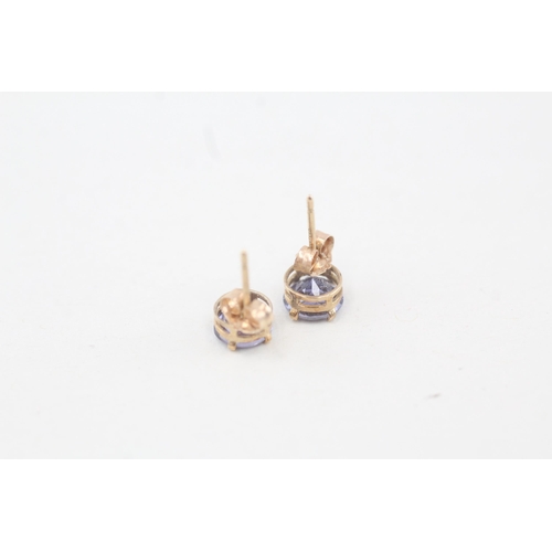 203 - 9ct gold iolite single stone stud earrings 0.6g