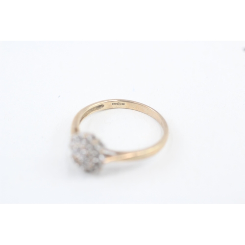 205 - 9ct gold diamond floral cluster ring 1.6g Size N