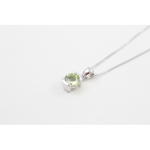 242 - 9ct white gold peridot single stone pendant necklace 1.6g Size P