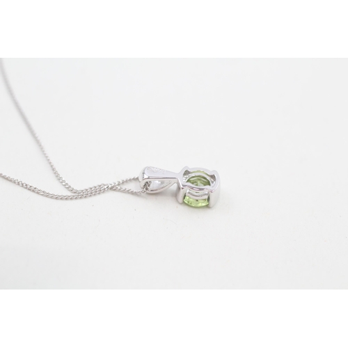 242 - 9ct white gold peridot single stone pendant necklace 1.6g Size P