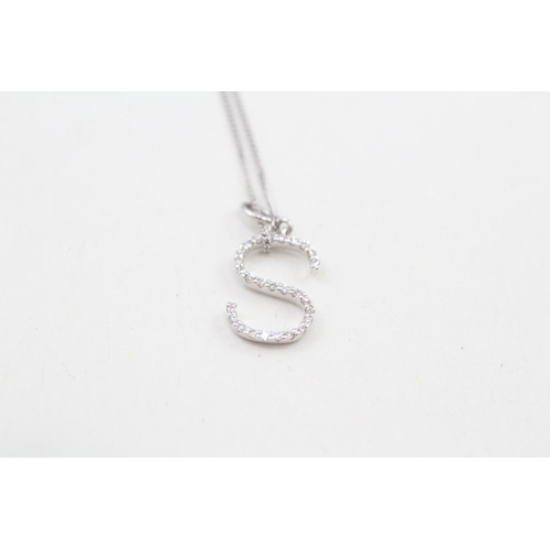 269 - 9ct white gold diamond 'S' pendant with 9ct white gold chain 1.2g