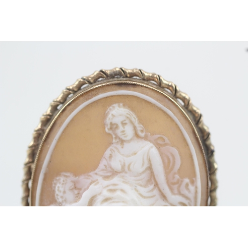 285 - 9ct gold shell cameo brooch to depict a classical scene 12.3g