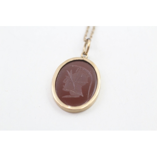 296 - 9ct gold carnelian intaglio pendant necklace 3.9g