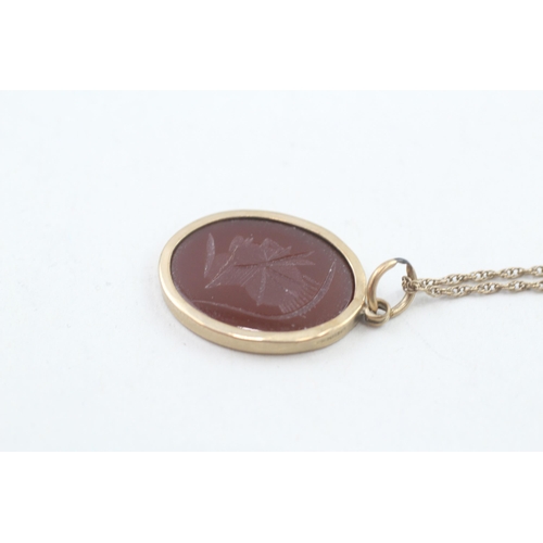 296 - 9ct gold carnelian intaglio pendant necklace 3.9g