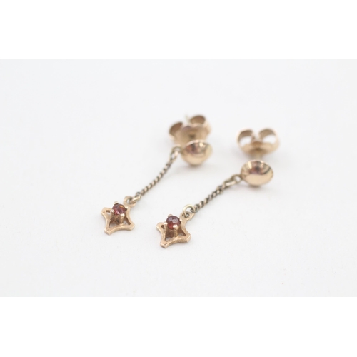 299 - 9ct gold garnet drop earrings 1.3g