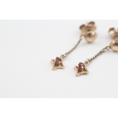 299 - 9ct gold garnet drop earrings 1.3g