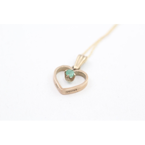 300 - 9ct gold emerald heart pendant necklace 1.5g