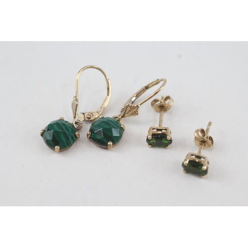 307 - 2x 9ct gold malachite & chrome diopside earrings 3g