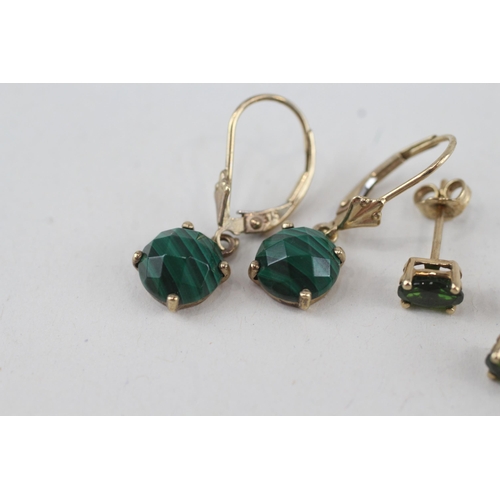 307 - 2x 9ct gold malachite & chrome diopside earrings 3g