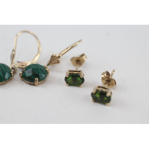 307 - 2x 9ct gold malachite & chrome diopside earrings 3g