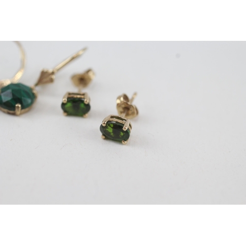 307 - 2x 9ct gold malachite & chrome diopside earrings 3g