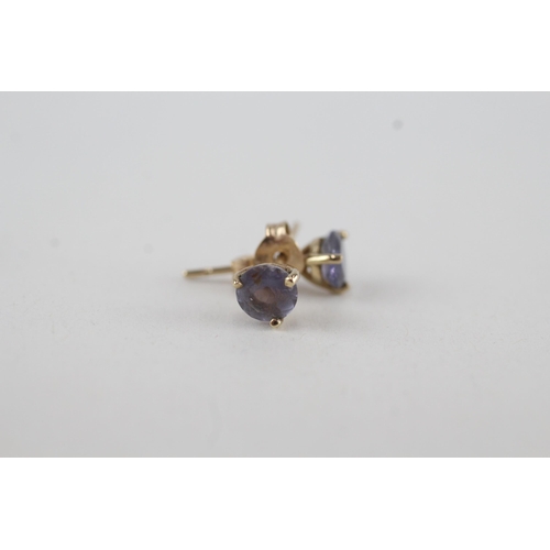 309 - 2x 9ct gold iolite stud earrings 2.1g