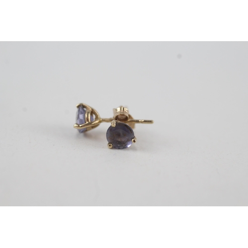 309 - 2x 9ct gold iolite stud earrings 2.1g