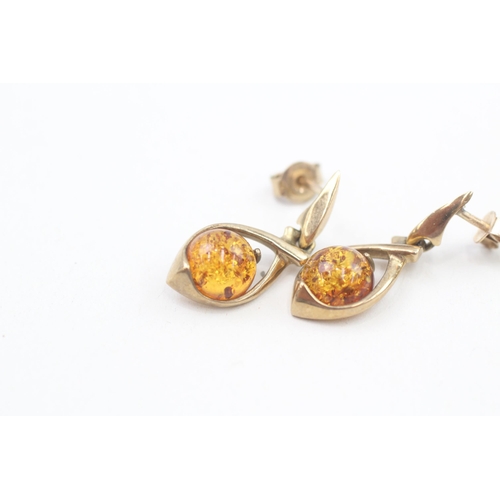 31 - 9ct gold Baltic amber drop earrings 3g