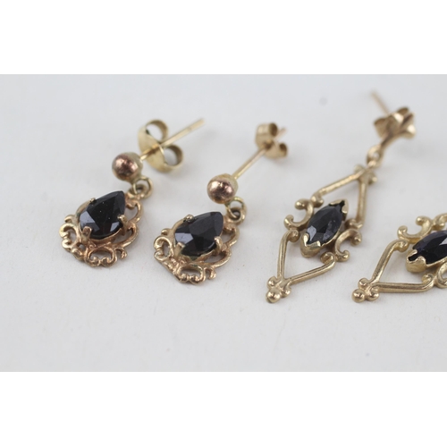 311 - 2x 9ct gold sapphire drop earrings with scroll backs 2.2g