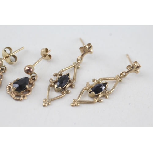 311 - 2x 9ct gold sapphire drop earrings with scroll backs 2.2g