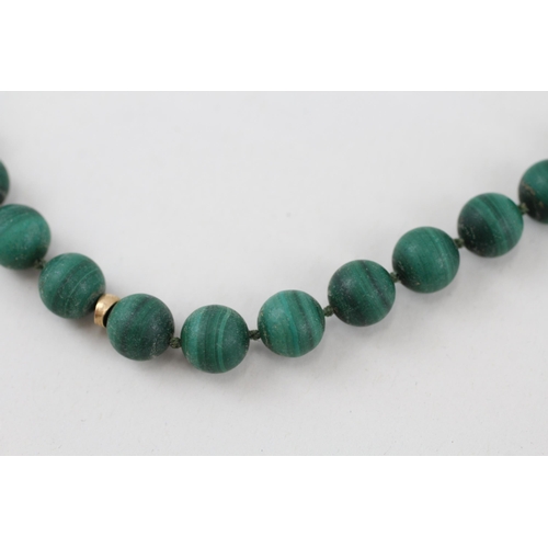 318 - 14ct gold malachite necklace individually knotted 54.7g