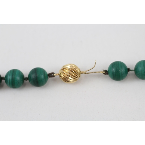 318 - 14ct gold malachite necklace individually knotted 54.7g