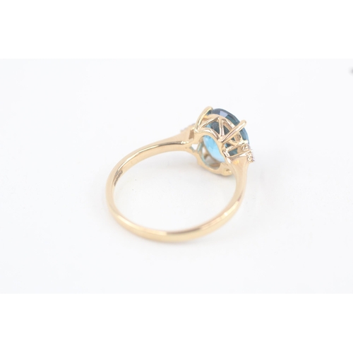 321 - 9ct gold blue topaz and diamond cocktail ring 3.7g Size S 1/2