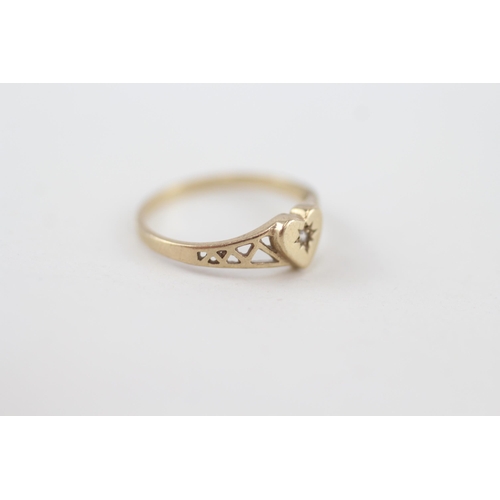 5 - 9ct gold cubic zirconia heart ring with openwork shank 1.2g Size M