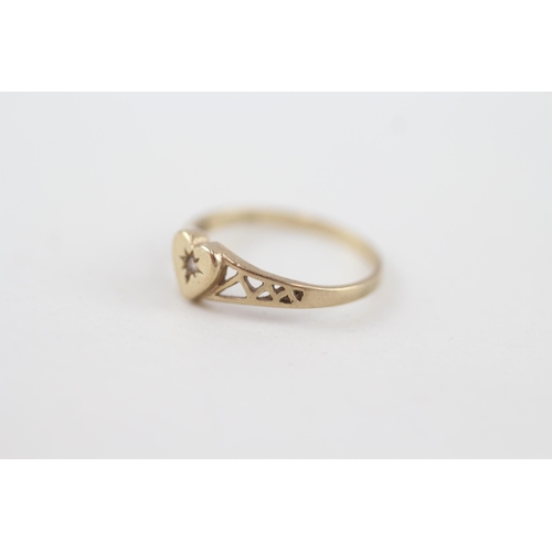 5 - 9ct gold cubic zirconia heart ring with openwork shank 1.2g Size M