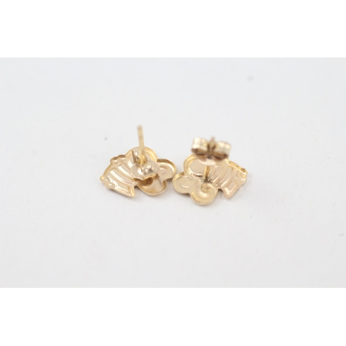 61 - 9ct gold bee stud earrings with scroll backs 0.3g