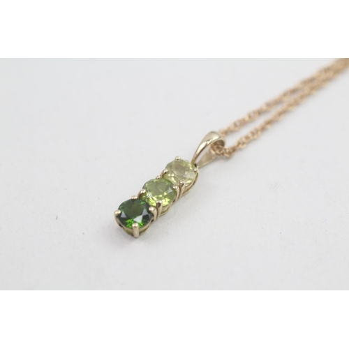 66 - 9ct gold citrine, peridot & diopside three stone bar pendant necklace 2.9g