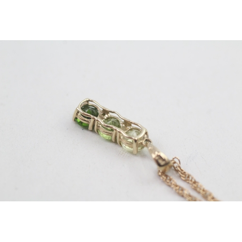 66 - 9ct gold citrine, peridot & diopside three stone bar pendant necklace 2.9g