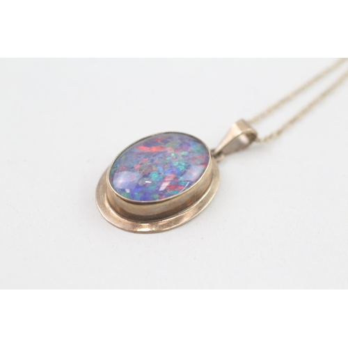 73 - 9ct gold opal triplet pendant necklace 4g