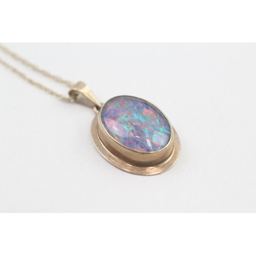 73 - 9ct gold opal triplet pendant necklace 4g