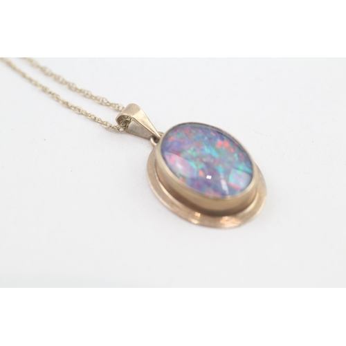 73 - 9ct gold opal triplet pendant necklace 4g