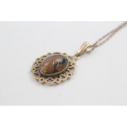 75 - 9ct gold agate oval cabochon single stone pendant necklace 2.8g