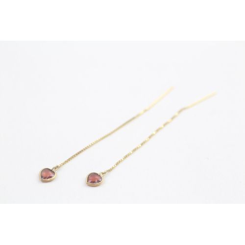 90 - 9ct gold garnet heart drop earrings 0.5g