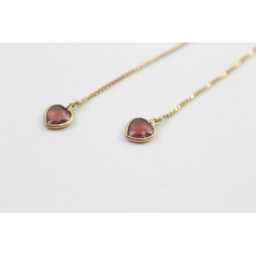 90 - 9ct gold garnet heart drop earrings 0.5g