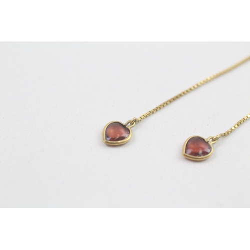 90 - 9ct gold garnet heart drop earrings 0.5g