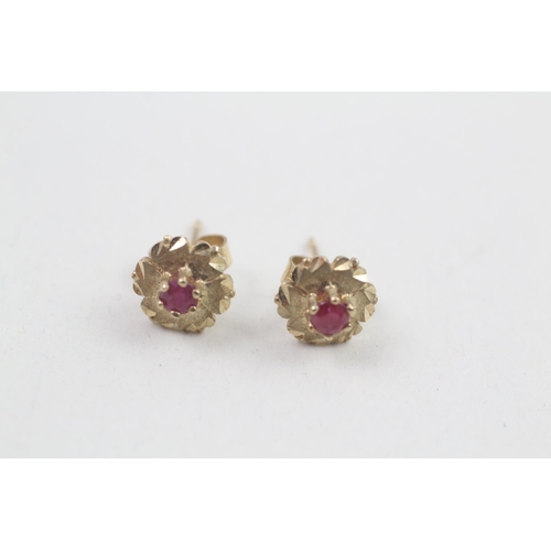 91 - 9ct gold ruby single stone stud earrings 1.2g