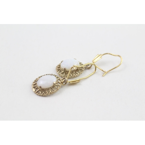 93 - 9ct gold opal drop earrings 1.3g