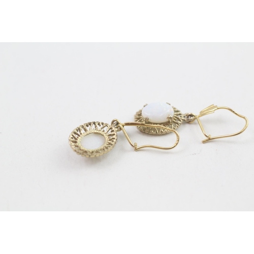 93 - 9ct gold opal drop earrings 1.3g