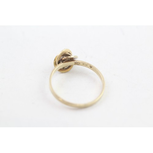 218 - 14ct gold diamond single stone knot ring - as seen 1.8g Size N