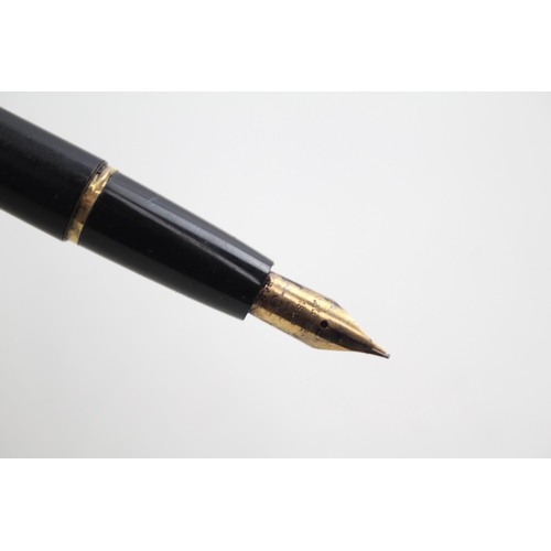 523 - Vintage WATERMAN Black Cased Fountain Pen w/ 18ct Gold Nib WRITING