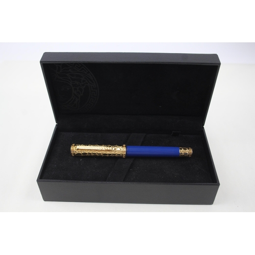 526 - GIANNI VERSACE Blue & Gold Plated Fountain Pen w/ 18ct Gold Nib WRITING