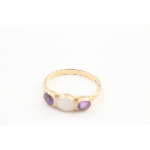 100 - 9ct gold opal and amethyst trilogy dress ring 2.3g   Size P