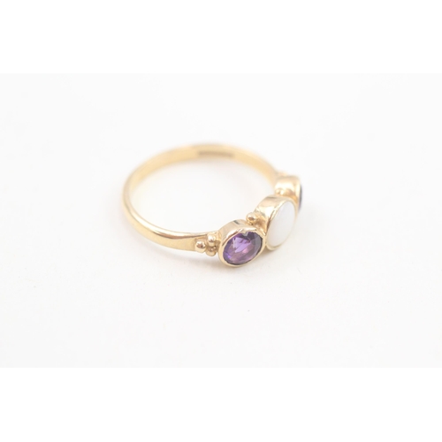 100 - 9ct gold opal and amethyst trilogy dress ring 2.3g   Size P