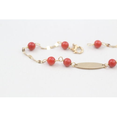 144 - 18ct gold coral station bracelet 1.3g