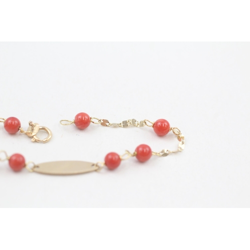 144 - 18ct gold coral station bracelet 1.3g