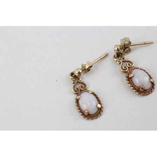 149 - 9ct gold opal drop earrings 1.4g