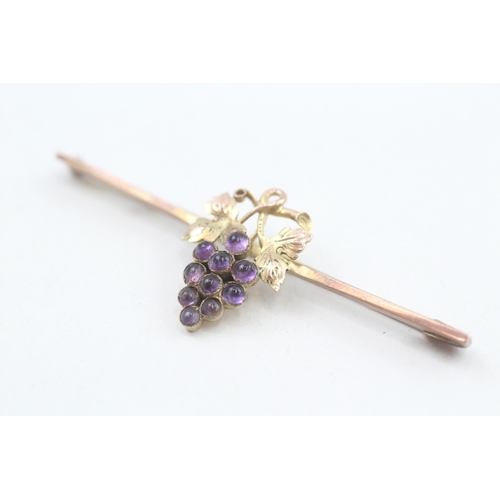 157 - 9ct gold amethyst grape design bar brooch with base metal pin 2.4g