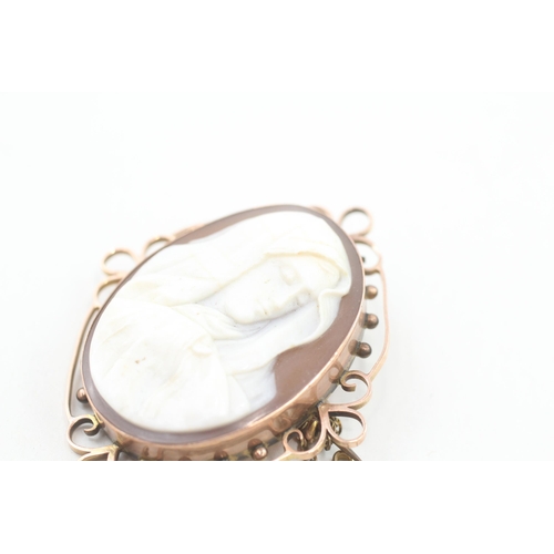 163 - 9ct gold antique shell cameo brooch depicting religious image 9.7g